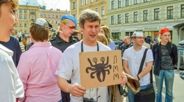 при чём здесь Украина? типичное фото пастафарианцев. второе фото из Питера, если что