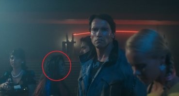 27 раз, когда актеры массовки портили кадр