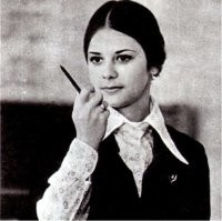 Красивая какая,прям огонь.