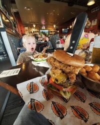 Вот любят они такое хрючево. У меня всегда один вопрос. Как ЭТО жрать???