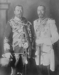 Король Георг V и Николай II, 1913 год.
Они оказывается были двоюродными братьями по матери. Я например не знал. Можно было бы и подписать для повышения образованности фишкян
