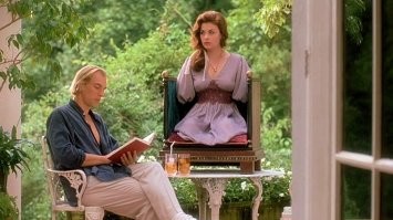 Вспомнился фильм "Елена в ящике", 1993г
