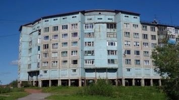 Северный вариант строения имел смысл. Во первых полукруглые дома защищают зимой от сильного ветра и снега, во вторых защищает дома от разрушения из-за излишнего холода или влажности.