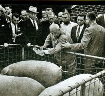 Прям как в анекдоте:
Третий справа товарищ Хрущёв.