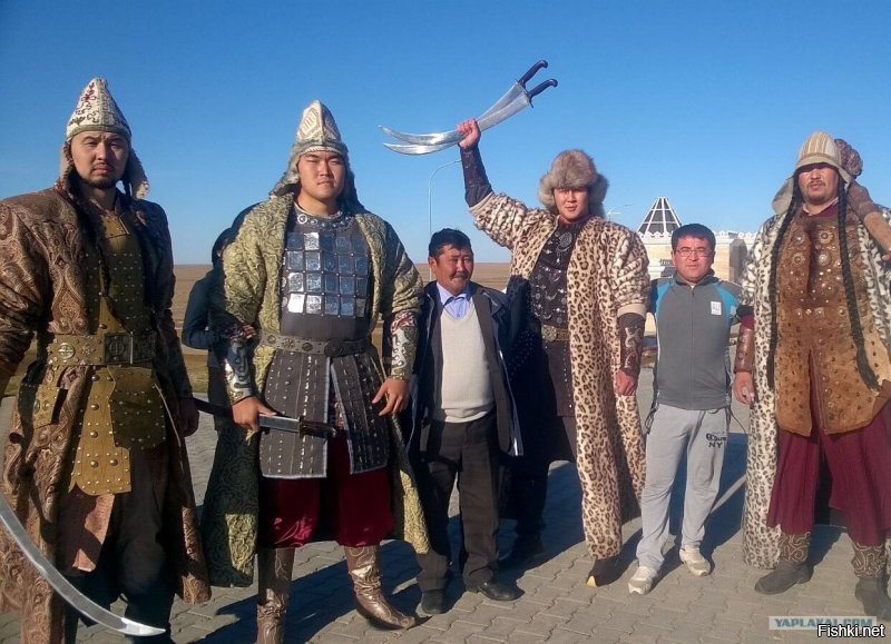 Надо было этому поляку чапалаха отвесить,"монгол" млять (он этих монголов увидит,обосрется.вот пример.)