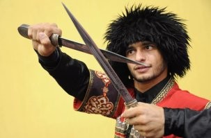 Я понимаю заводить догов, овчарок, но кавказцев ...