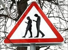 В центре Салехарда школьница чудом не оказалась под колёсами автобуса