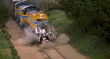 Дженнифер уничтожила машину времени, пока Марти спал!:))