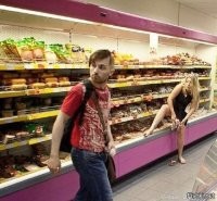 Казаки четко пусий бунт тогда высекли,до сих пор приятно смотреть как они брезгливо их монатки в урну выкинули. Неизвестно ещё куда они их до этого совали!