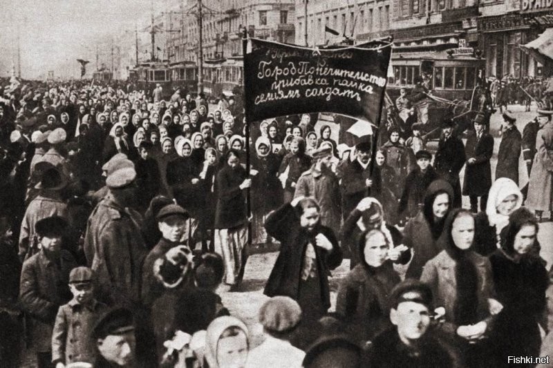 Женская демонстрация за хлеб и мир,  8 марта 1917, Петроград, Россия.