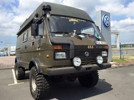 Так-то для этого и Volkswagen LT удобнее будет старенький и квадратненький... внутри больше чем снаружи. Дёшево качество ещё тех готов и душ уместится) если повезёт можно и 4х4 найти,-но ценник там уже под лям