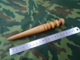 У меня друг тоже кожей увлекается. А я - деревяшками))) Вот, сделал для него: