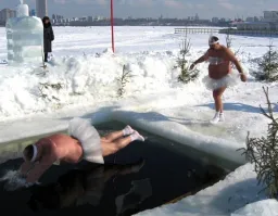 Если бы освящение проруби работало, то ещё на подходе они должны были сгореть или в геенну провалиться, или в соляной столп превратиться, или волками быть разодраны, на кол насадиться, ну или ещё какое-нибудь милое и справедливое наказание получить.