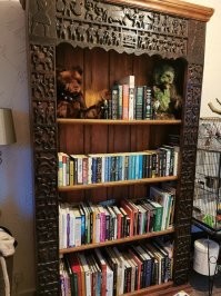 Это у них считается ОГРОМНЫМ книжным шкафом?