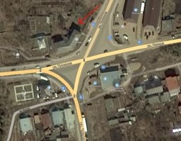 Именно так. Там перекрёсток мудрый с примыканиями не под прямыми углами и не в одной точке. Это перекрёсток Саранск-Горький/Лукоянов-Гагино. А вверх мимо этого дома дорога пошла на базар. Там обычно раньше лаптями торговали, хомутами, вениками мочёной клюквой, черникой, грибами.