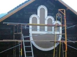 Когда наглядно показал соседу, что ты о нем думаешь.