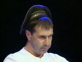 Ветеран, ставший мемом из-за каски поверх ушанки, спокойно отнёсся к своей популярности в сети
