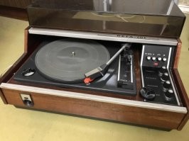 В моем активе радиоприемник ВЕФ, проигрыватель ВЕГА 211 и ламповый еще приемник Днепр. Не уверен насчет последнего, а ВЕФ и ВЕГА до сих пор в рабочем состоянии.