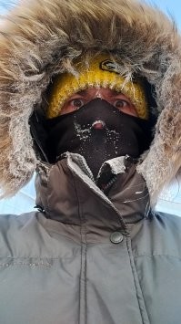 Ни чо не холодно, тепло одеваться надо, тогда даже жарко будет )