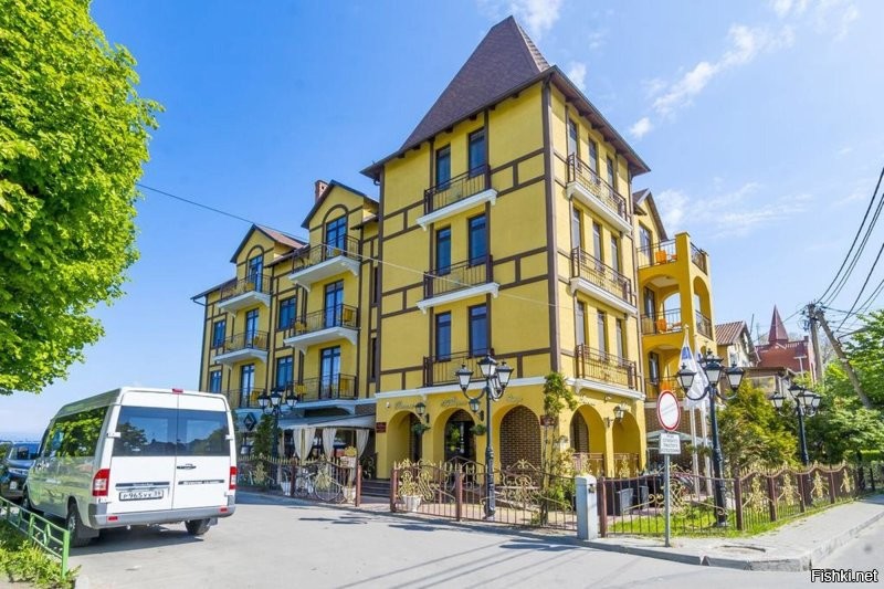 Может просто потому что у меня в городе я каждый день вижу много красивых домов. Старинных и новых.