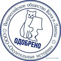 Мужчина нашел в «заброшке» старинный сундук со старинными вещами