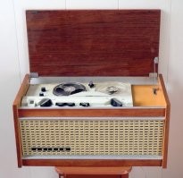 Тоже первым был ламповый трехмоторный "Днепр-14"