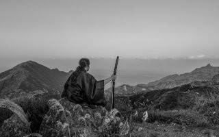 Опасны твари морские
В темных пучинах скользящие
Как хороши они к светлому, легкому пиву