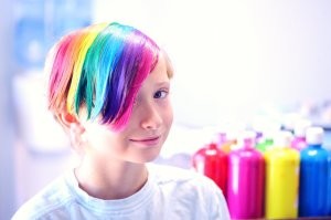 Если с 8 лет волосы красить всякой дрянью, до уже не вырастут!