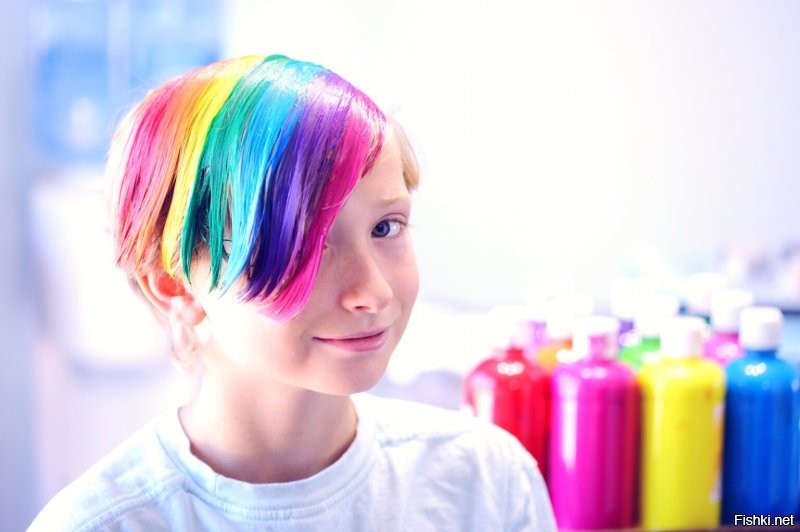 Если с 8 лет волосы красить всякой дрянью, до уже не вырастут!