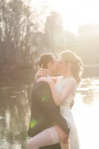 А эта фотка мне понравилась. 
 Прямо начало хорошего фильма.
 Там же ещё свадебное видео должно быть. Не мне - друг просил.