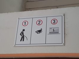 Не совсем указатель, видел в Вене, в укромных уголках))