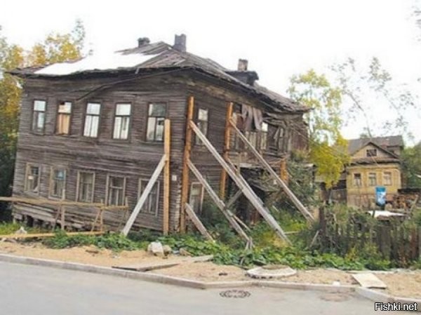 знаменитый падающий дом