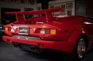 «Капсула времени» за миллион долларов: Lamborghini Countach 1990 года проехал всего 250 километров с момента выпуска