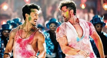 Вообще индийское кино, это точно не для всех. Если раньше кинотеатры были битком, так это от дефицита зарубежного кино вообще. Сам юнцом бегал. Сейчас всё это смотрится конечно... с ироничной улыбкой, я бы сказал. 
На выходных тут REN TV демонстрировали кинцо. Я конечно не смотрел, но несколько раз попадал, листая каналы. Очень повеселило, что даже в голимый боевик, они умудрились впихнуть песни с плясками  Да уж... Болливуд неисправим... Ждём ужастик с этим же набором...