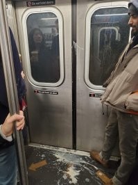 Объясните мне, советскому человеку, что за мода с едой или питьём  заходить в общественный транспорт? Во первых там может образоваться давка, и людей можно испачкать своими мороженками и смузями, во вторых транспорт находиться в движении, и кушать\пить внутри просто неудобно, я уже молчу про  экстренное торможение, в третьих  это замкнутое пространство, не всем могут нравится запахи вашей еды у себя под носом.. Надо ж элементарное представление о культуре поведения уметь и об уважении к окружающим. И это ж не тока на Западе, где метро  это что-то типо помойки и транспорта для неимущих. У нас в столице то там, то тут в метро и в автобусах появляются люди с шавухой в руках, стаканом кофе итд.. У меня вопрос - вы настолько голодны и так спешите, что не можете себе позволить 5 минут постоять  хотя бы на остановке, или возле ларька где вы купили трапезу и спокойно скушать? Вот прям остро необходимо со жратвой бежать поближе к людям? Или  это такой бизнес стиль, мол я постоянно в движении и настолько рационален, что пью и ем на  ходу не теряя драгоценные минуточки?  Если так, то подгузник смените, выглядит  это убого и по свински.
А вообще есть правила поведения в таких местах, которые это запрещают.