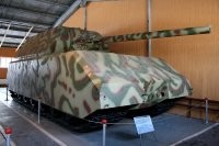 Porsche 205 (он же «Maus»), ваще эксклюзив. Можно сказать единичный на сегодняшний день, а выпустили всего 2 модели. Правда оказался бесполезным, но внушительный, с этим не поспоришь.