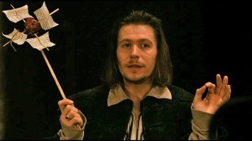 А мне Олдмен здесь офигенно нравится)