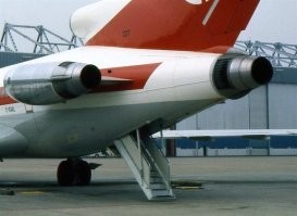 Он выпрыгнул через кормовой люк, который и лестница, как в Яке, например.