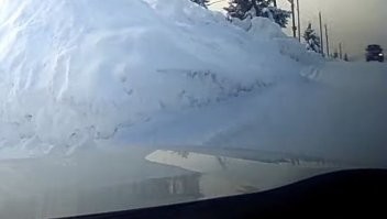 Камера под нужным углом встала не сразу после выезда на дорогу, а в момент когда рег её перекрыл. Встречный автомобиль ехал в своей полосе - то чего ты не видишь, не означает что нету.