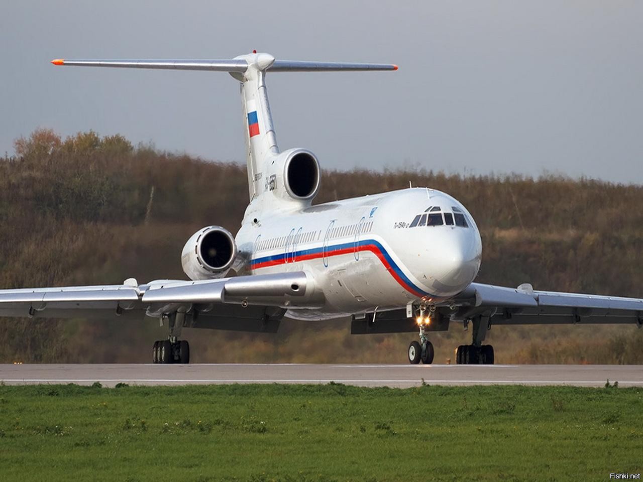 Скорость самолета ту 154. Самолет ту 154. Самолет ту 154 б. Ту-154 пассажирский. Ту-154б пассажирский самолёт.