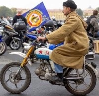 Звезда, серп и молот, почтальон Печкин и китайский мопед. Прям, как Москвич 2.