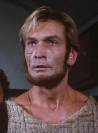 Думаю что папа похож не на всяких там Линкольнов, а на Неда Ленда в исполнениии Владимира Талашко из фильма "Капитан Немо". Если бы он улыбался. Но вообще всё это нейросетное го..но... Подза.... надоело уже. И ведь не лень же херотой маяться. Самим новое хорошее придумать мохгов не хвстает, так нечего чужое брать и корявить.