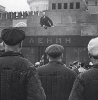И всё это Ильич произносил с трибуны мавзолея.