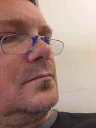 Непонятно на что намекаете. Были бы уши на жопе, носили бы другую модель.