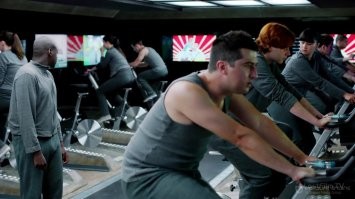 надо все беговые дорожки отключить от электросети и перевести на генерирование этого самого электричества .... да и велотренажеры туда же ...  ..... ))) ..... хотя где то я это уже видел .... (ЧЕРНОЕ ЗЕРКАЛО 2 СЕРИЯ) ... история не раз спираль демонстрировала ..