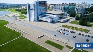 ))) Ну чувашский театр в реальности несколько более позитивный, я даже загуглил, но все ровно как какой то укрепленный форт.