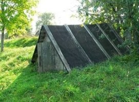 В русских деревнях, у крестьян, были ледники.