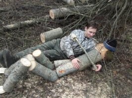 Нейросеть помогает убирать бывших с совместных фото
