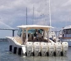 А сзади баржу с топливом нужно цеплять?