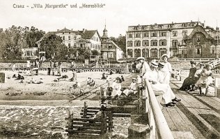 А вот так выглядело примерно то место, которое теперь "украшает" газпромовский монстр. С другой стороны. Чуть дальше и чуть ближе. Точно этого здания фасад с моря не могу найти, но там у немцев было казино и ресторан. Ну и нумера конечно.)))